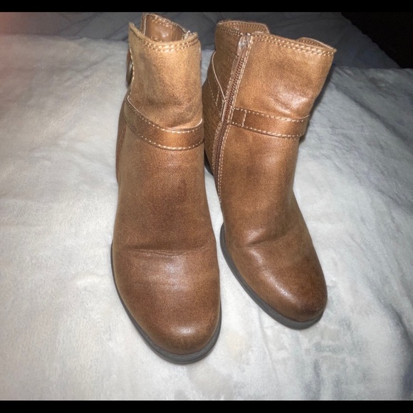 Women’s booties - Picture 1 of 4